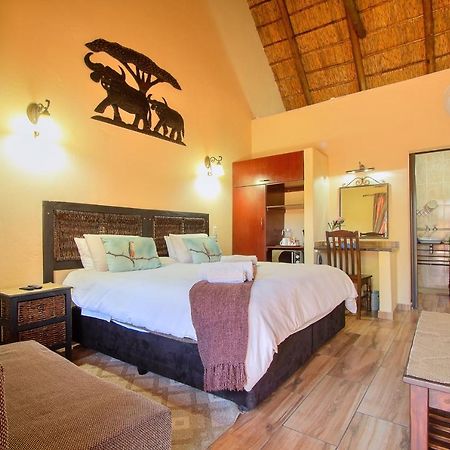 All Over Africa Guest House เคมป์ตัน พาร์ค ภายนอก รูปภาพ