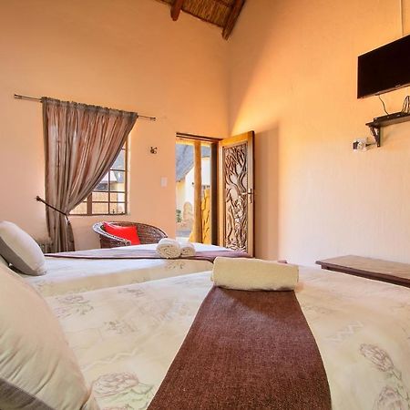 All Over Africa Guest House เคมป์ตัน พาร์ค ภายนอก รูปภาพ