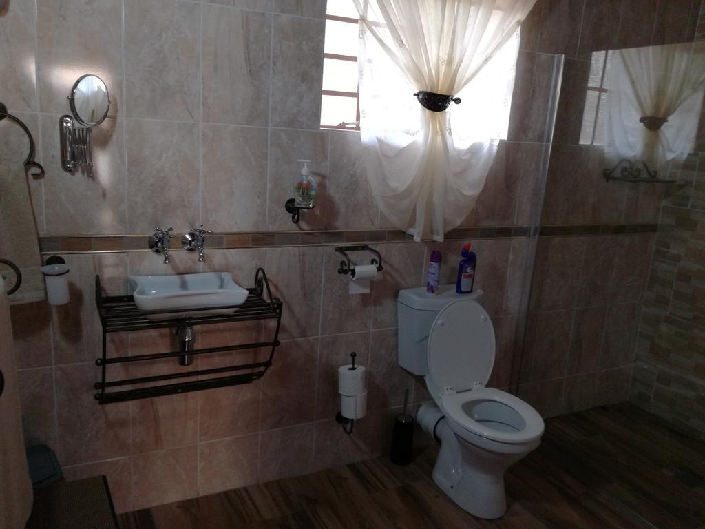 All Over Africa Guest House เคมป์ตัน พาร์ค ภายนอก รูปภาพ
