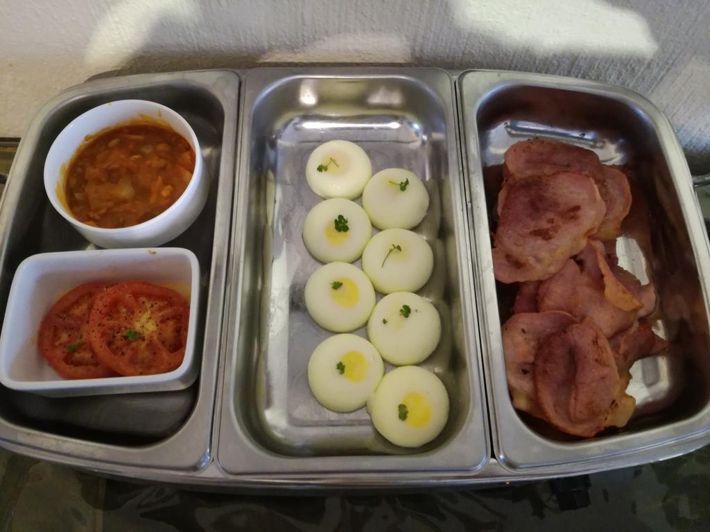 All Over Africa Guest House เคมป์ตัน พาร์ค ภายนอก รูปภาพ