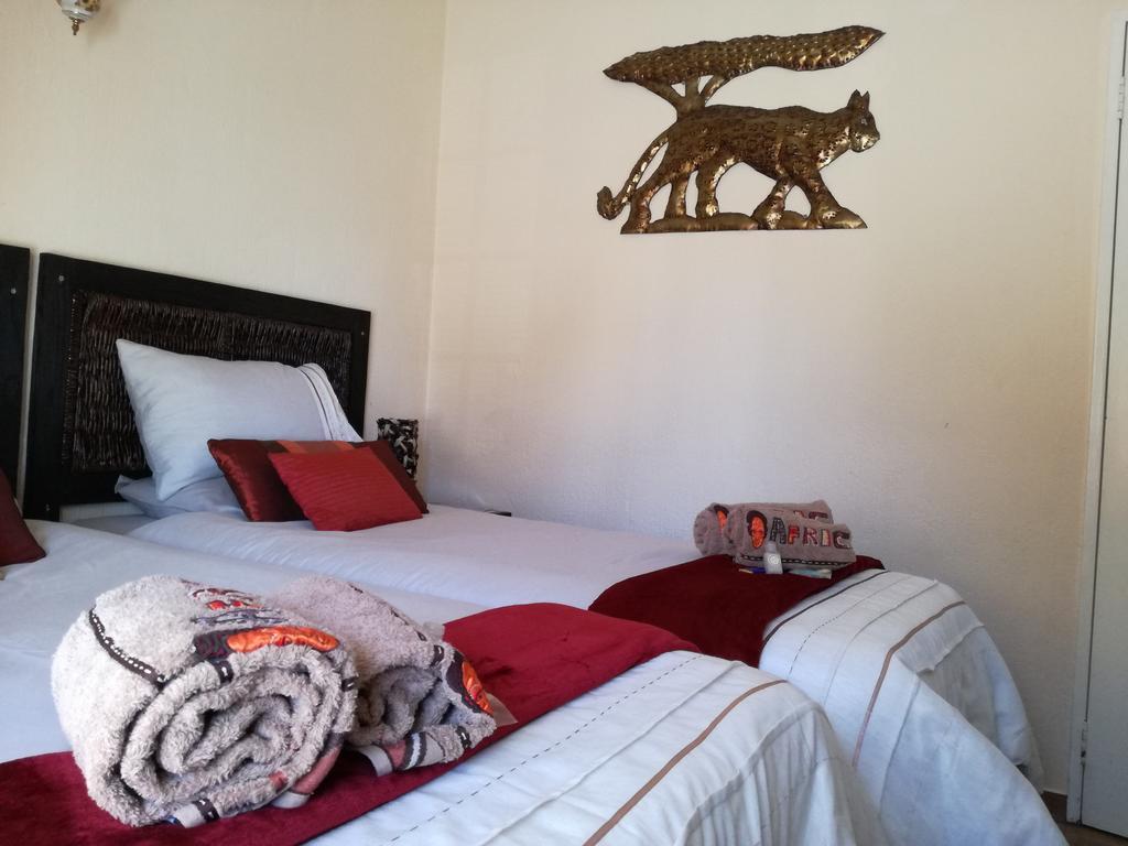 All Over Africa Guest House เคมป์ตัน พาร์ค ภายนอก รูปภาพ