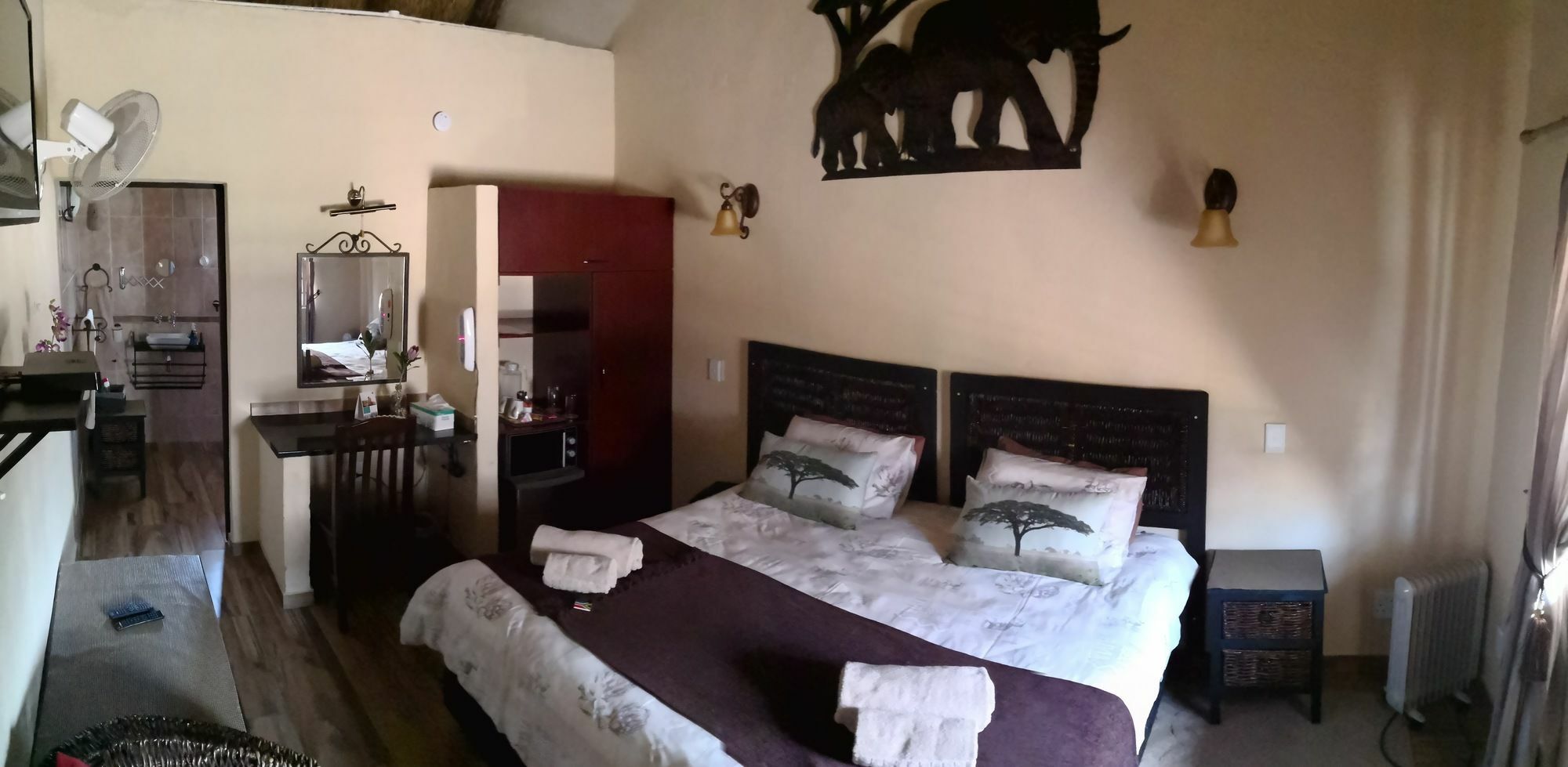 All Over Africa Guest House เคมป์ตัน พาร์ค ภายนอก รูปภาพ