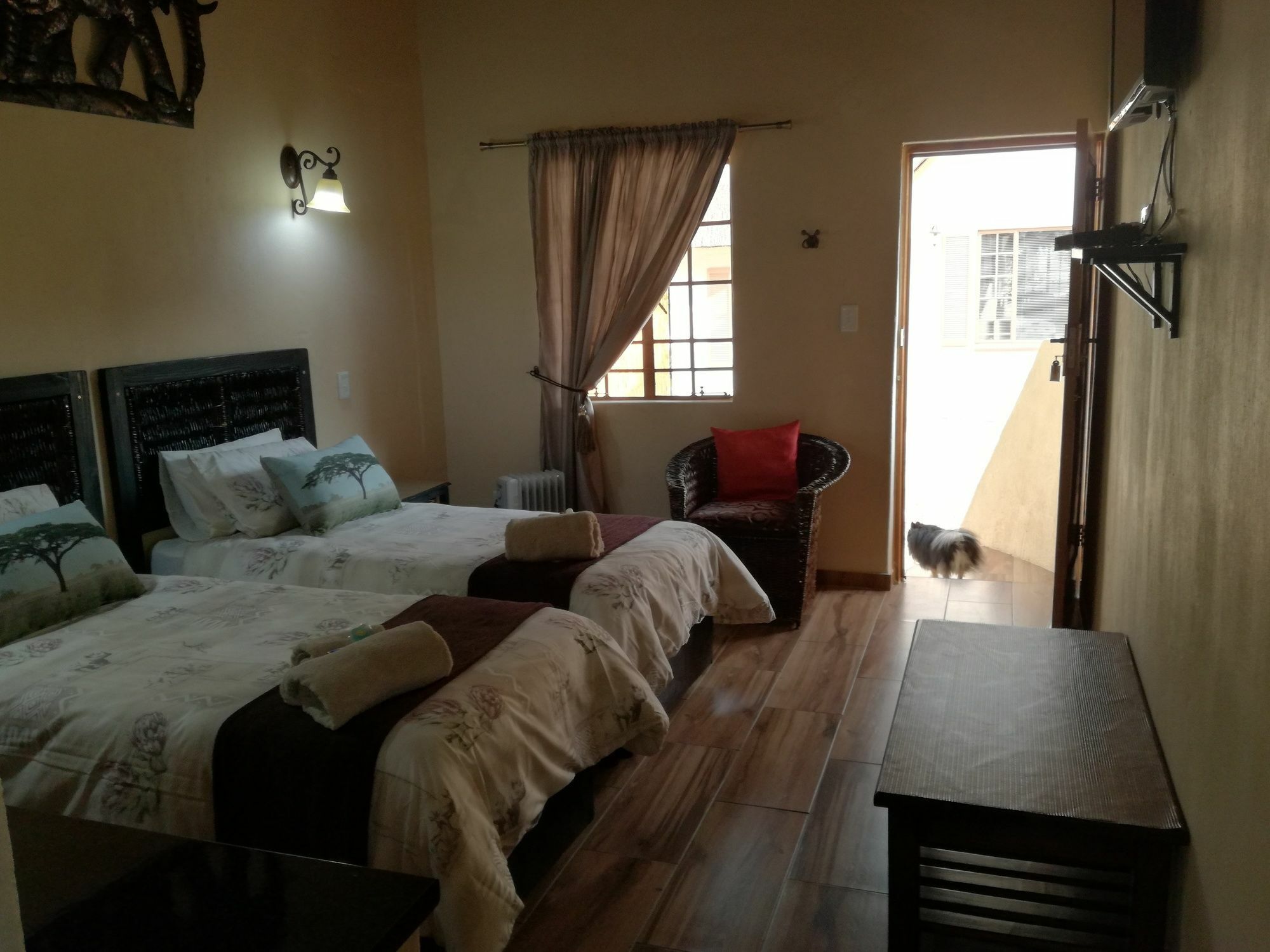 All Over Africa Guest House เคมป์ตัน พาร์ค ภายนอก รูปภาพ