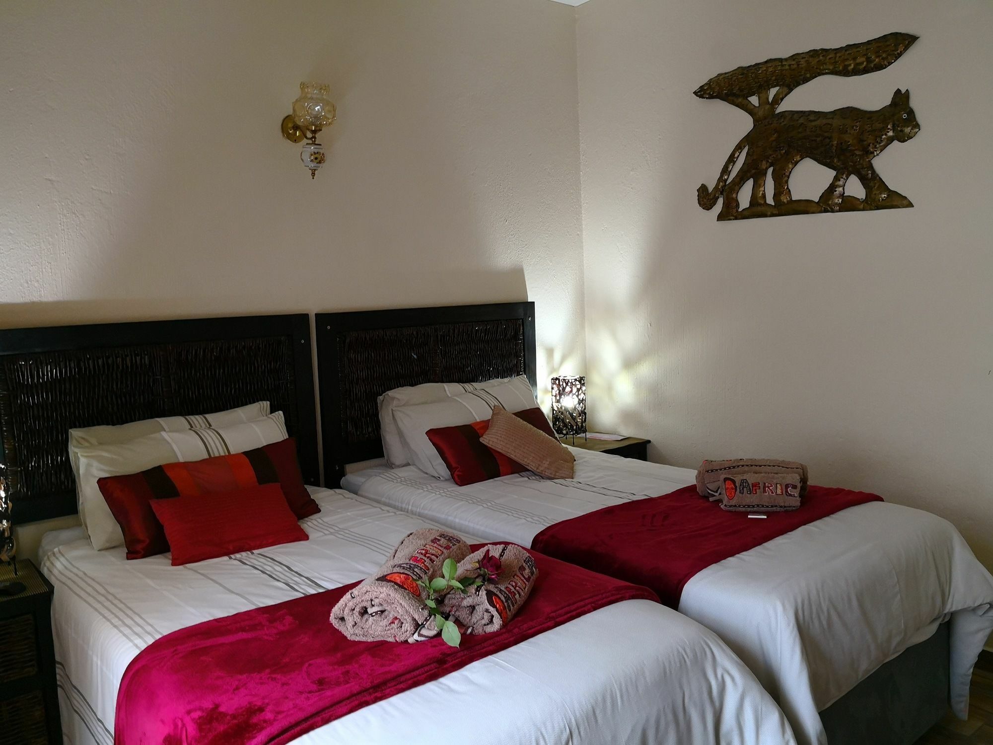 All Over Africa Guest House เคมป์ตัน พาร์ค ภายนอก รูปภาพ