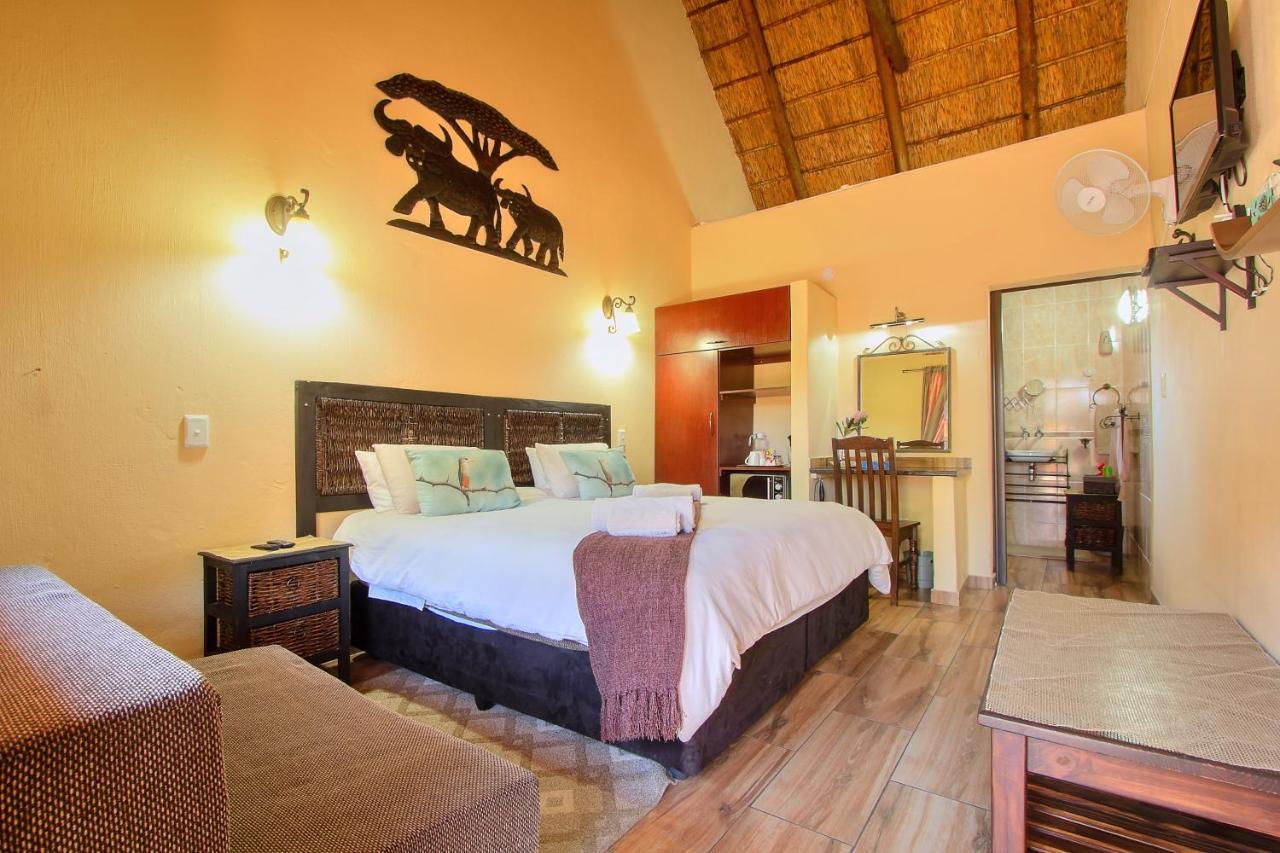 All Over Africa Guest House เคมป์ตัน พาร์ค ภายนอก รูปภาพ