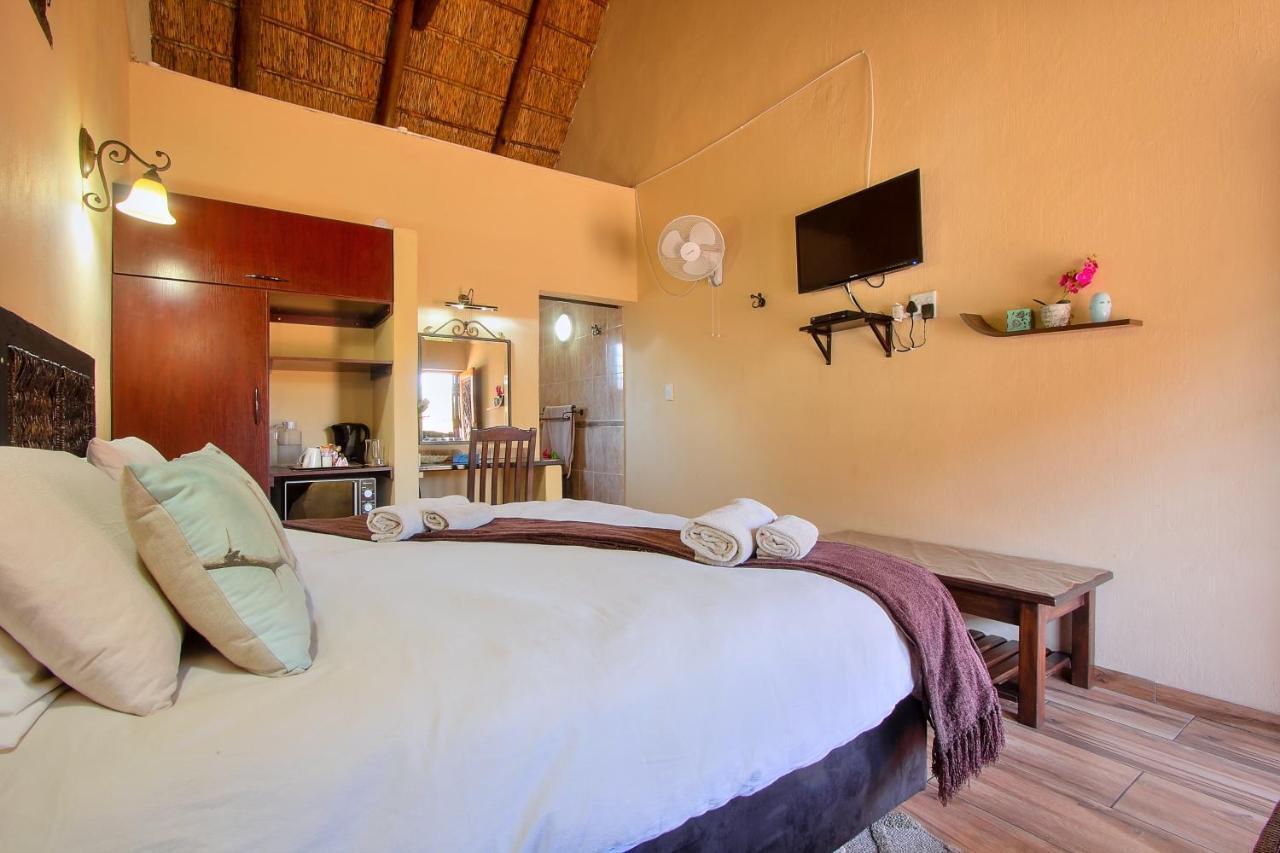 All Over Africa Guest House เคมป์ตัน พาร์ค ภายนอก รูปภาพ