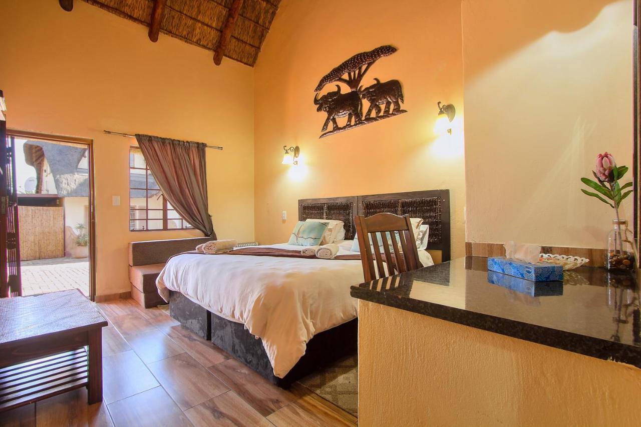 All Over Africa Guest House เคมป์ตัน พาร์ค ภายนอก รูปภาพ