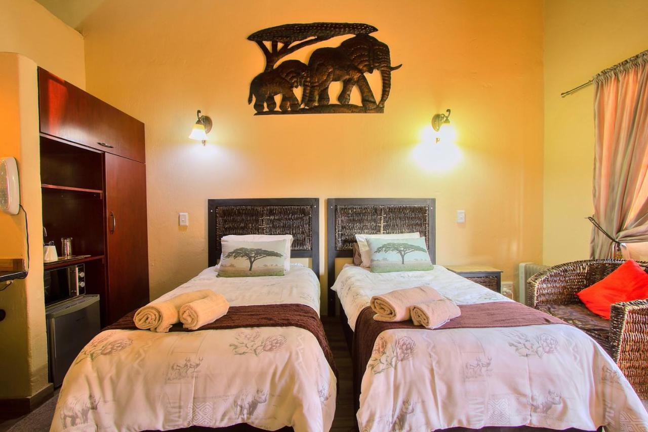 All Over Africa Guest House เคมป์ตัน พาร์ค ภายนอก รูปภาพ