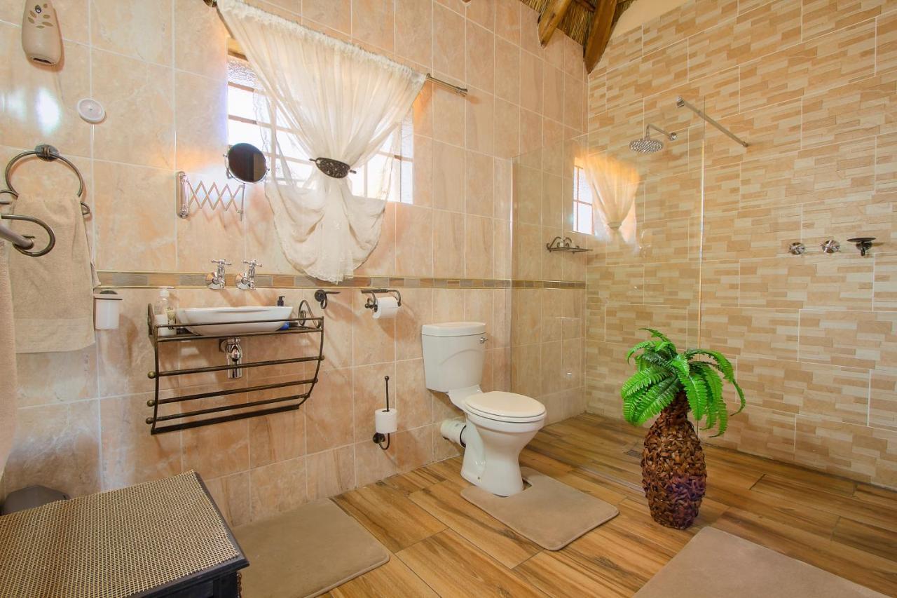 All Over Africa Guest House เคมป์ตัน พาร์ค ภายนอก รูปภาพ