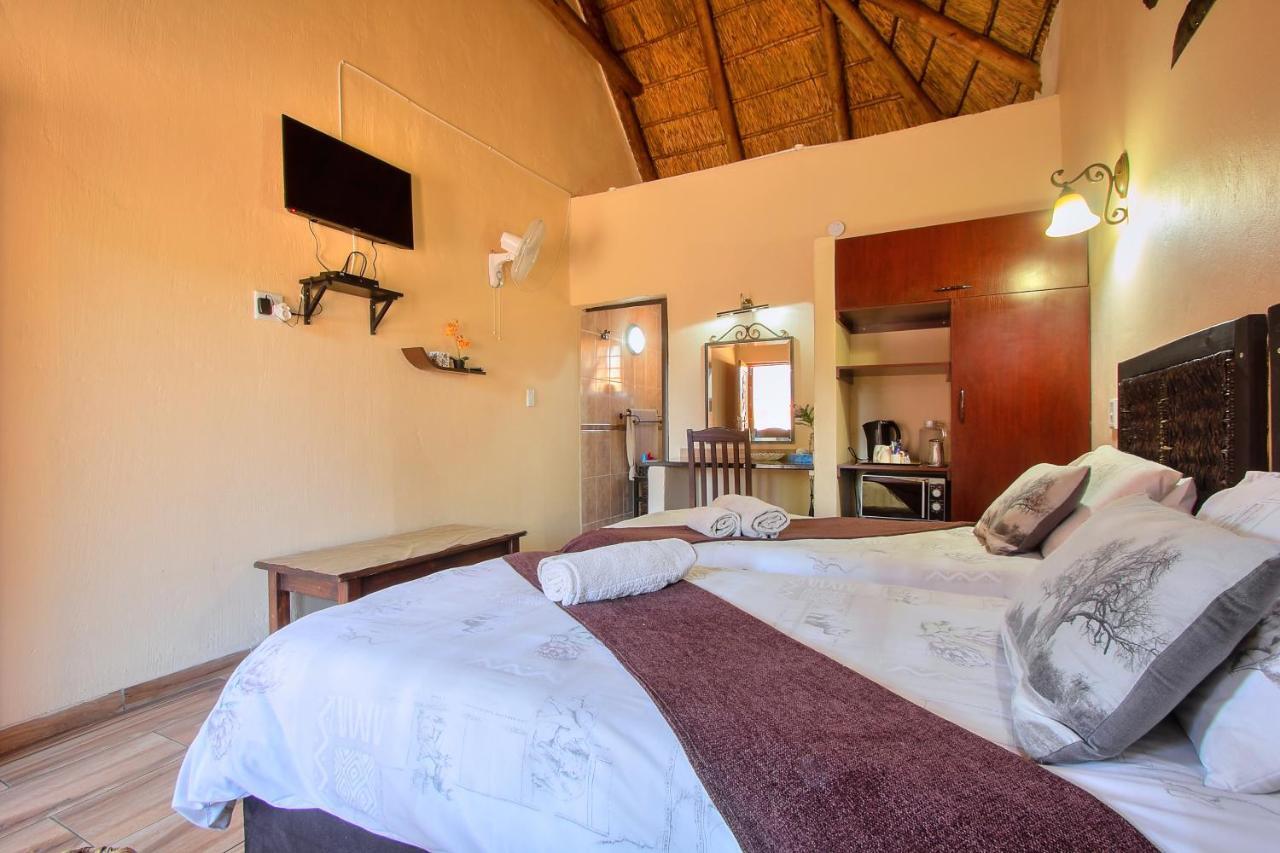 All Over Africa Guest House เคมป์ตัน พาร์ค ภายนอก รูปภาพ